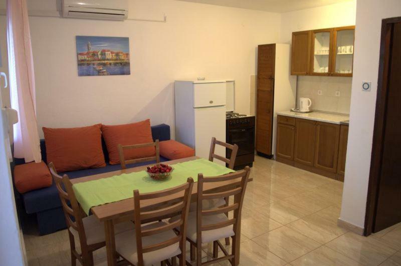Apartments Mira Rogoznica  Kültér fotó